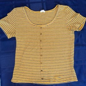 Women’s yellow crop top!! Size Medium. Selling for $13!!